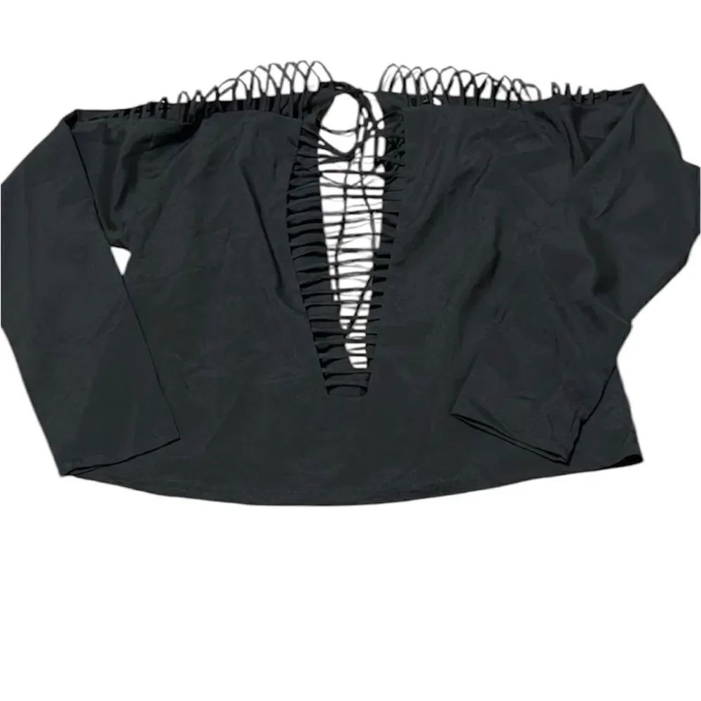 NWT Misguided size 6 black ladder detail front and sleeves open back crop top